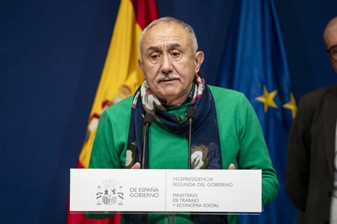 Archivo - El secretario general de UGT, Pepe Álvarez, ofrece una rueda de prensa tras una reunión, en el Ministerio de Trabajo, a 31 de enero de 2023, en Madrid (España). Yolanda Díaz se ha reunido de manera urgente con los secretarios generales de UGT 