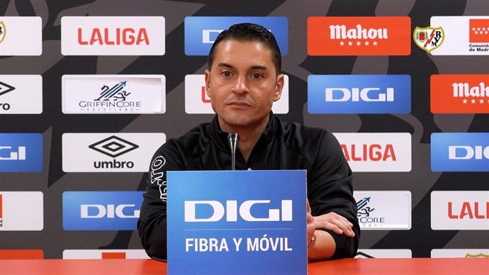 El entrenador del Rayo Vallecano, Francisco, en rueda de prensa