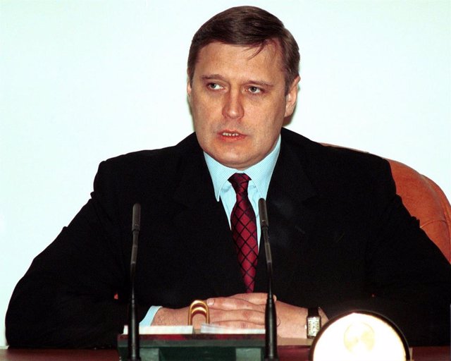 Archivo - El ex primer ministro ruso Mikhail Kasyanov en el año 2000
