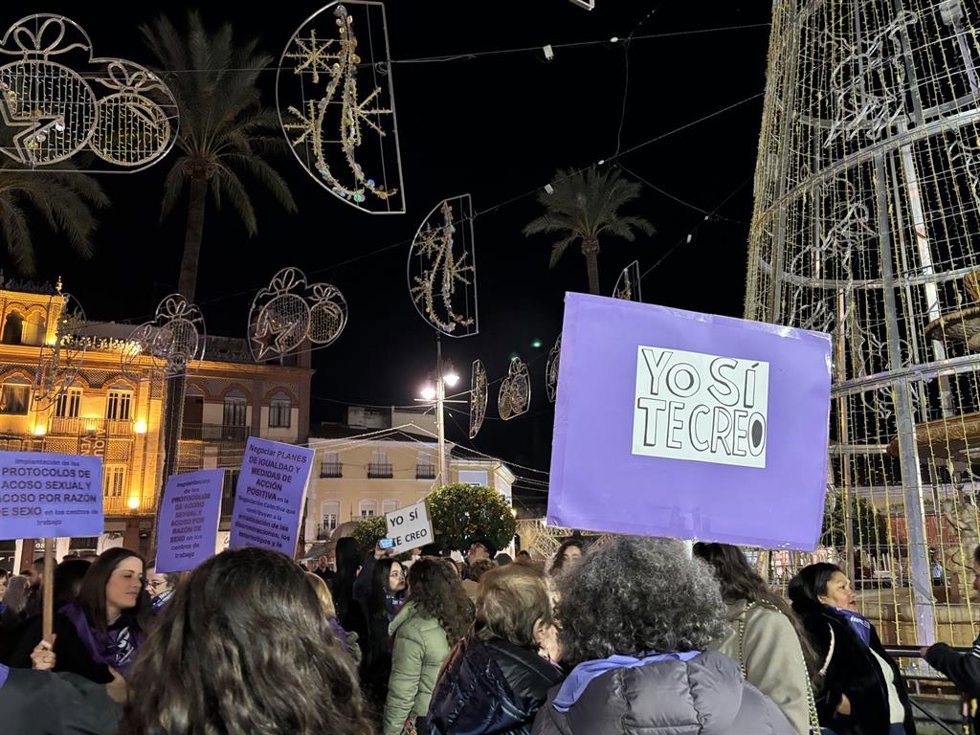 Concentración en Mérida contra la violencia de género