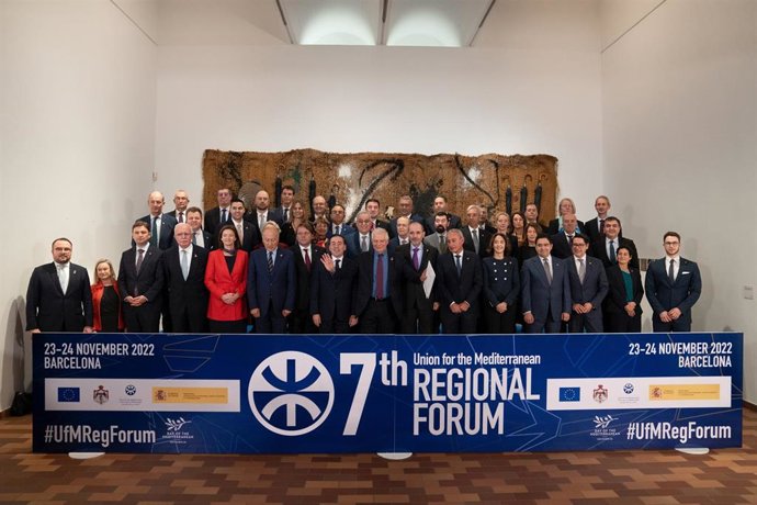 Archivo - Foto de familia, en el centro, el ministro de Asuntos Exteriores, Unión Europea y Cooperación, José Manuel Albares (i) y el Alto Representante de la UE Josep Borrell (d), posan en el VII Foro regional de la Unión por el Mediterráneo (UpM), a 2