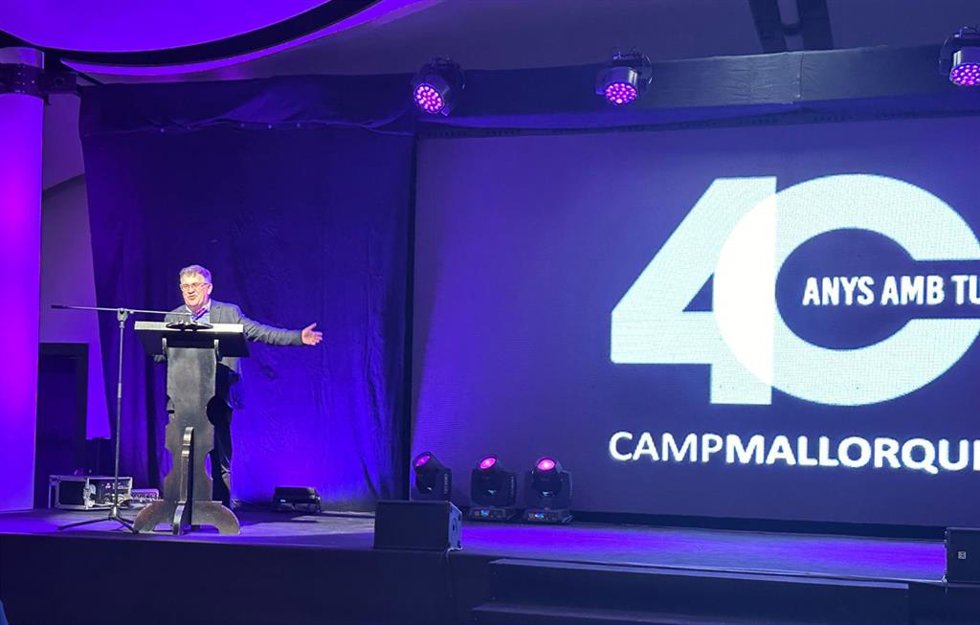 El conseller de Agricultura, Pesca y Medio Natural, Joan Simonet, durante su intervención en la fiesta del 40 aniversario del Camp Mallorquí