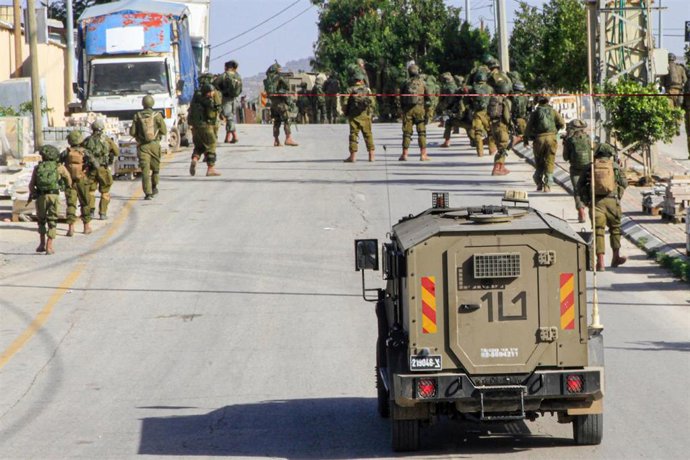 November 23, 2023, Nablus, West Bank, Palestine: Israeli soldiers on foot storm the Balata refugee camp during a large-scale raid in the Balata refugee camp to arrest wanted Palestinians east of Nablus in the northern West Bank.