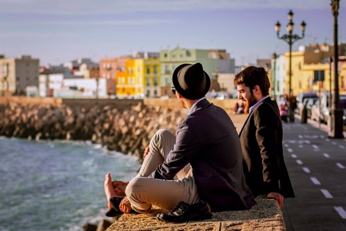 Archivo - Turistas en Cádiz.