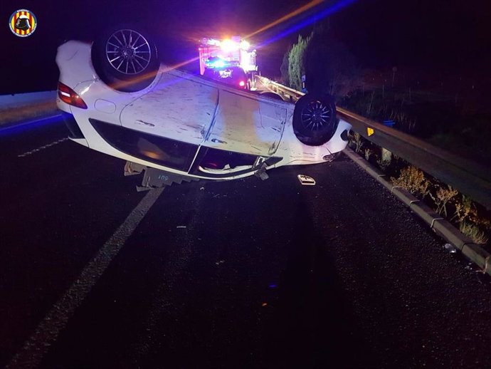 Un camión y dos vehículos colisionan en la A-3 con dos caballos que habían accedido a la carretera