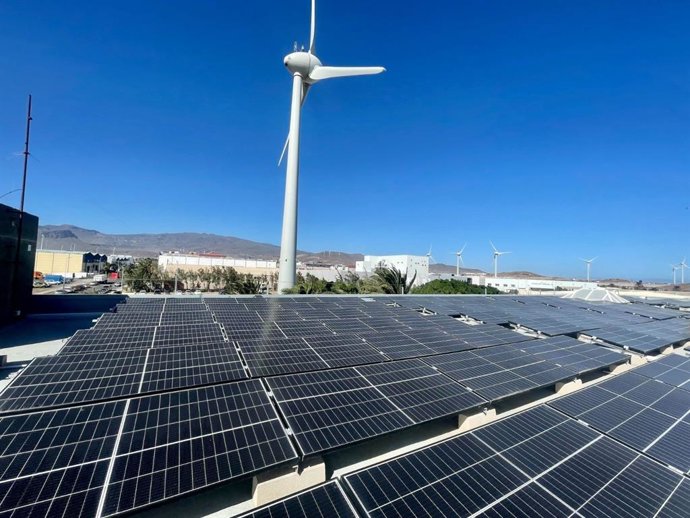 El Cabildo estrena dos plantas fotovoltaicas en el Polígono Industrial de Arinaga con una potencia total de 87,5 kW