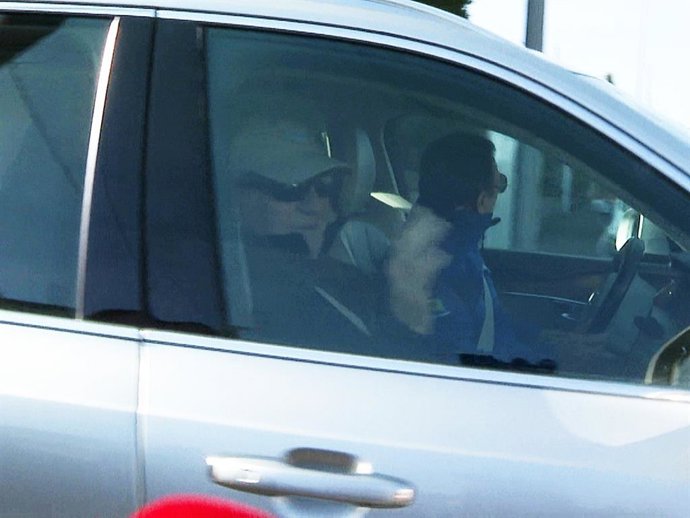 EL REY JUAN CARLOS SALE DE CASA DE PEDRO CAMPOS