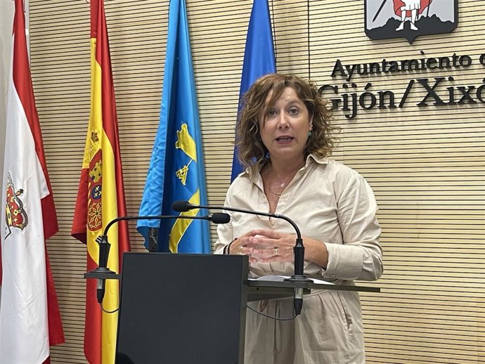 Archivo - La concejala de Grupo Municipal Socialista de Gijón, Carmen Eva Pérez Ordieres