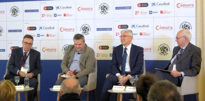 Antonio Llardén (Enagás), Eduardo Magallón (moderador, periodista de La Vanguardia), Narcís Berberana (Agbar) i Andreu Puñet (AOP) en la XXVIII Trobada d'Economia a S'Agaró (Girona)