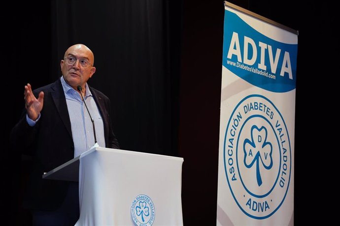 El alcalde de Valladolid, Jesús Julio Carnero, en la clausura del programa de actividades de ADIVA, con motivo del Día Mundial de la Diabetes