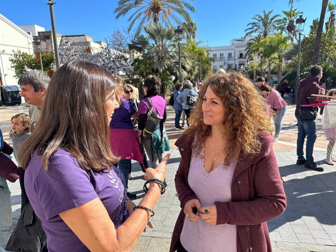 La responsable de política feminista de IU Andalucía, Alejandra Ruiz, este sábado en una manifestación por el 25N en El Puerto de Santa María (Cádiz).