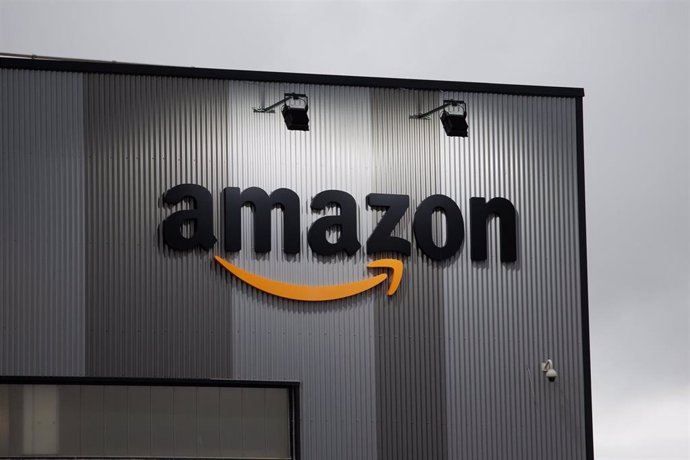 Archivo - Un centro logístico de Amazon, a 15 de noviembre de 2022, en Madrid (España)