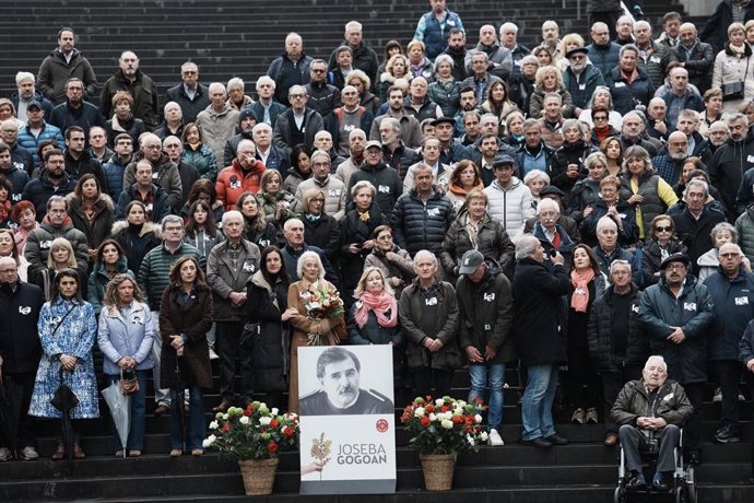 Familiares y amigos recuerdan a Joseba Goikoetxea, "un amante de la paz", en el 30 aniversario de su asesinato por ETA