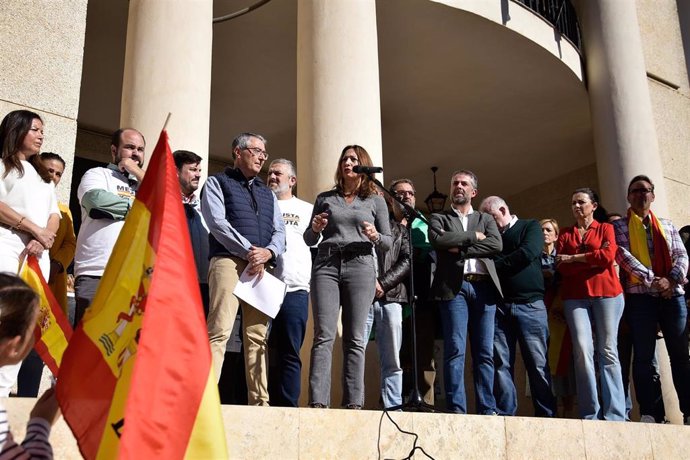 La presidenta del PP de Málaga, Patricia Navarro, participa en la concentración por la igualdad de los españoles y contra la amnistía en Rincón de la Victoria