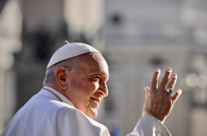 Archivo -  El Papa Francisco durante su audiencia general semanal en la plaza de San Pedro del Vaticano, 27 de septiembre de 2023