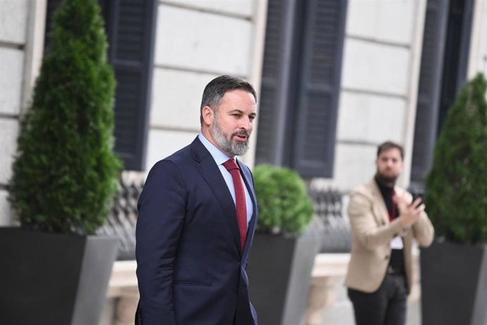 El líder de VOX, Santiago Abascal, a su salida de la segunda sesión del debate de investidura de Pedro Sánchez como presidente de Gobierno, en el Congreso de los Diputados