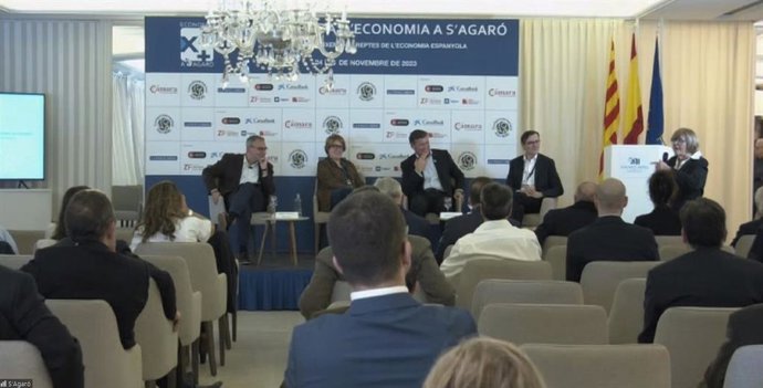 Martínez, Riera, Cañete y el economista fefe de CaixaBank, Enric Fernández, en el debate 'Pymes y crecimiento económico' en el XXVIII Encuentro de Economía en S'Agaró (Girona).