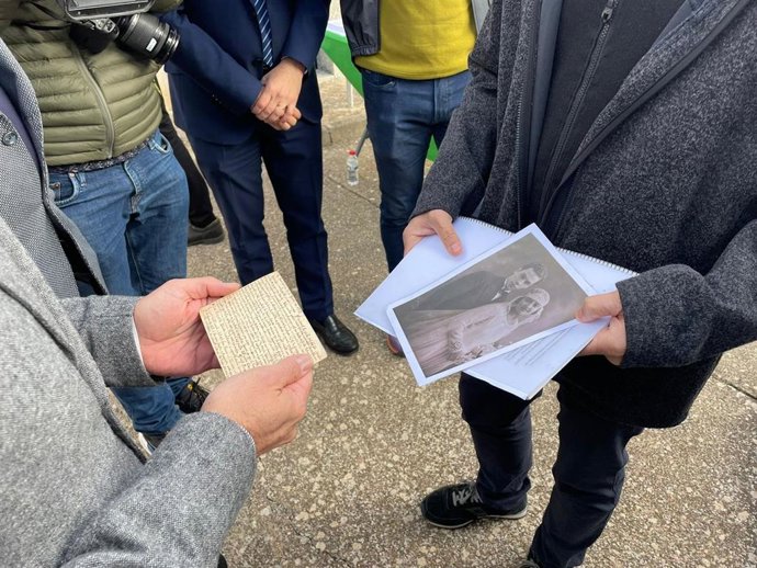 Acto de dignificación de los restos de los 173 soldados republicanos exhumados en la masía de Santa Magdalena, en Móra d'Ebre (Tarragona)