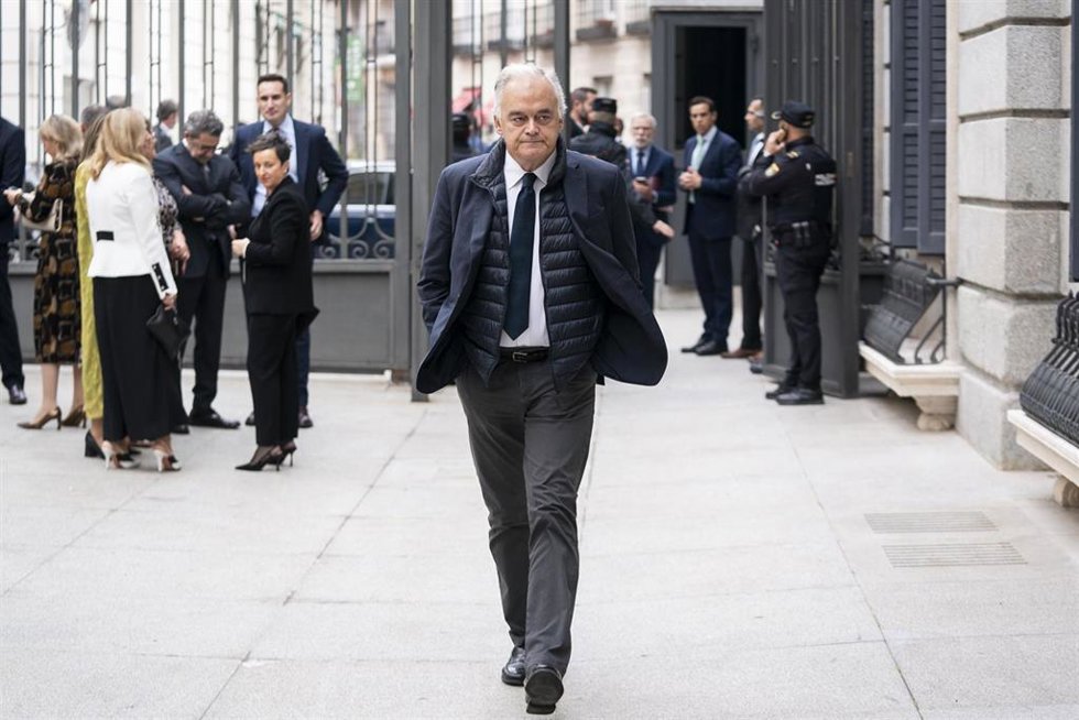 El diputado del PP, Esteban González Pons, a su llegada al acto de jura de la Constitución ante las Cortes Generales, en el Congreso de los Diputados, a 31 de octubre de 2023, en Madrid (España)