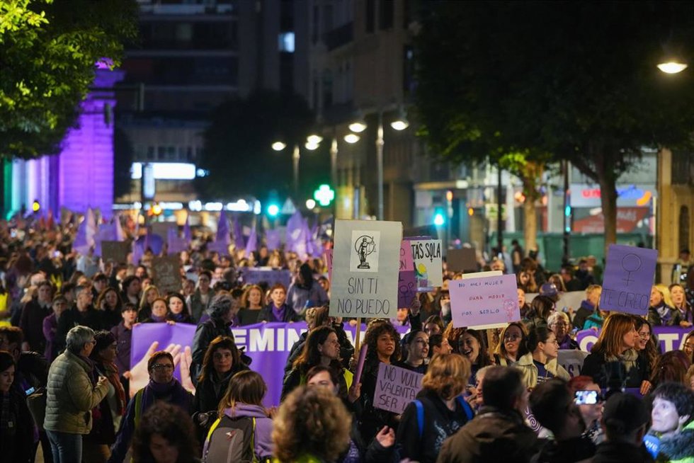 Manifestación con motivo del Día Internacional de la Eliminación de la Violencia contra la Mujer 