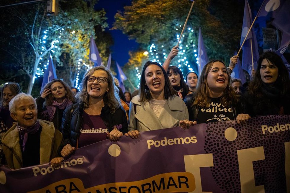 La exministra de Igualdad Irene Montero en la manifestación de la Comisión 8M por el 25N