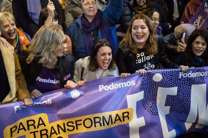 La exministra de Igualdad Irene Montero en la manifestación de la Comisión 8M por el 25N