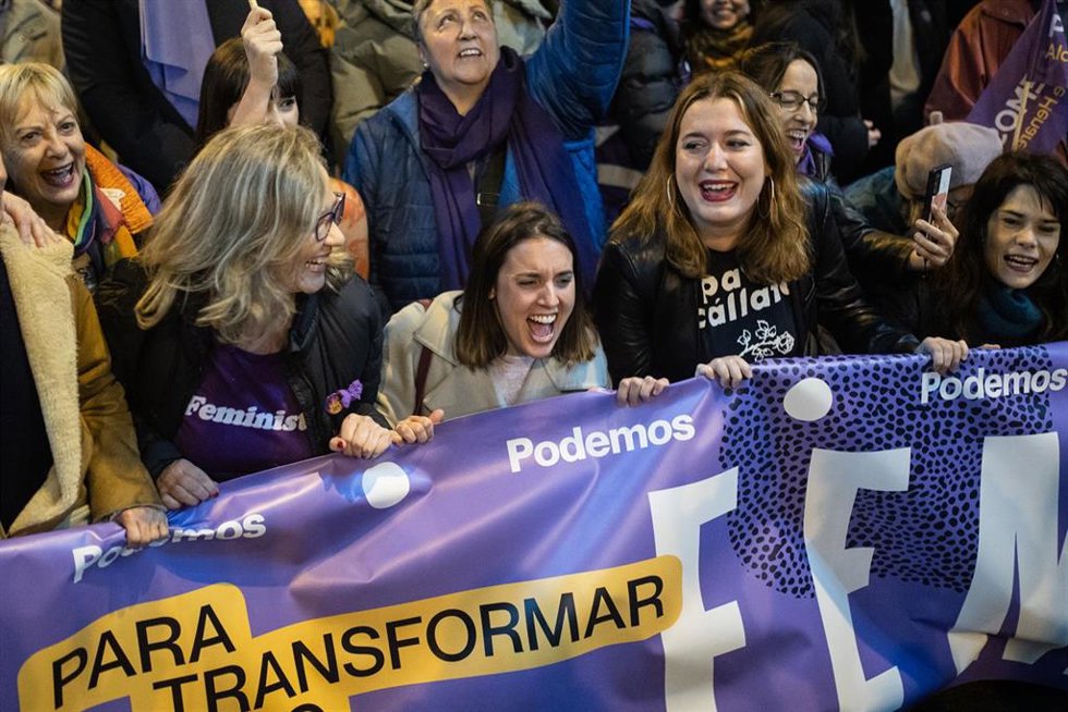 La exministra de Igualdad Irene Montero en la manifestación de la Comisión 8M por el 25N