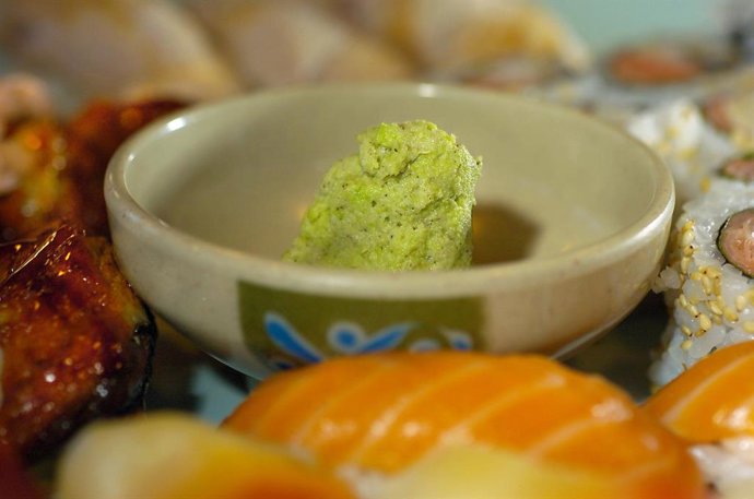 Archivo - July 26, 2004 - U.S. - KRT FOOD STORY SLUGGED: WASABI KRT PHOTOGRAPH BY BOB FILA/ CHICAGO TRIBUNE(August 9) Grated, the wasabi pairs perfectly with sushi. (nk) 2004