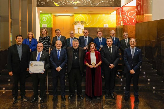 La consejera municipal, Sara Fernández, en la entrega del premio.