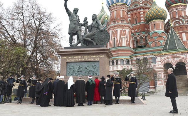 El presidente ruso, Vladimir Putin, en un encuentro con líderes religiosos en Moscú.