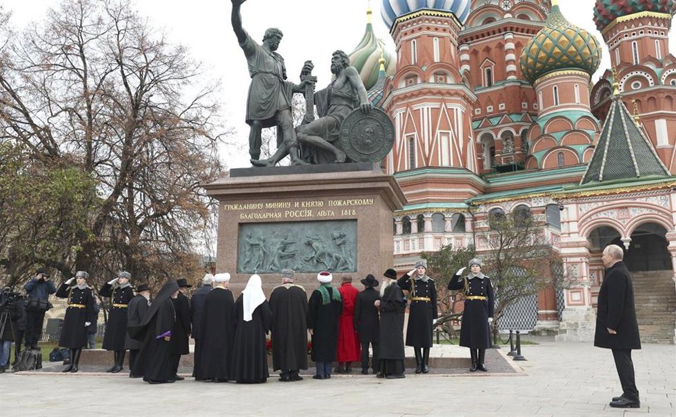 El presidente ruso, Vladimir Putin, en un encuentro con líderes religiosos en Moscú.