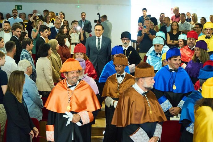 Archivo - El consejero de Universidad, José Carlos Gómez Villamandos,en una imagen de archivo en la inauguración del curso académico 2023/2024 de la Universidad de Cádiz. 