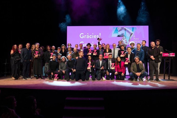 Foto de familia de los ganadores de los Premis Zoom de Contenidos Audiovisuales de Catalunya