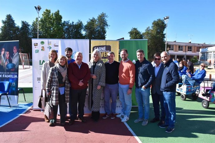 Foto de familia durante el 'II Encuentro de Infancia y Adolescencia' en Jerez.