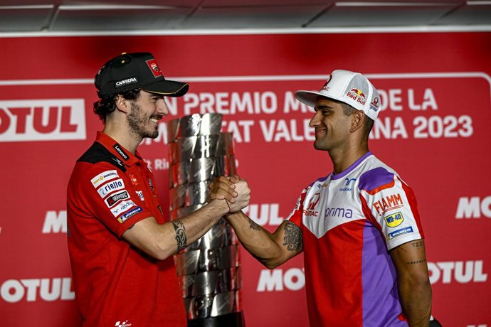 World championship contenders BAGNAIA Francesco (ita), Ducati Lenovo Team, Ducati Desmosedici GP23, portrait with MARTIN Jorge (spa), Pramac Racing, Ducati Desmosedici GP23 prior to the the 2023 MotoGP Gran Premio Motul de la Comunitat Valenciana on the