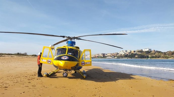 Helicóptero en la playa del Puntal de Somo