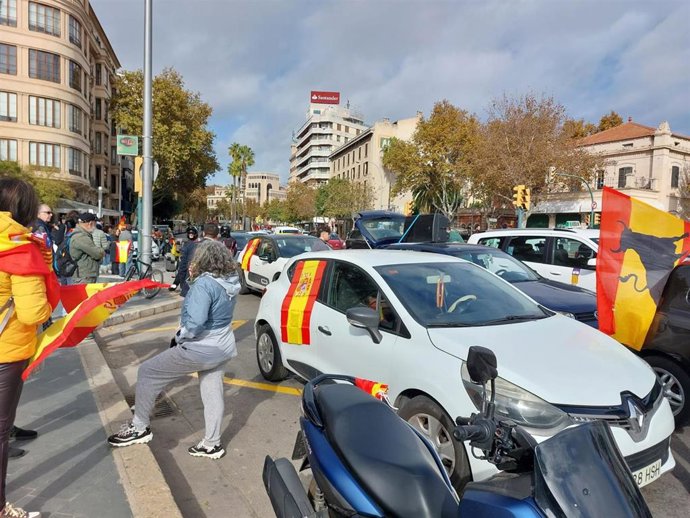 Una marcha motorizada recorre las calles de Palma para decir "no a la amnistía" y al "gobierno ilegítimo" de Sánchez
