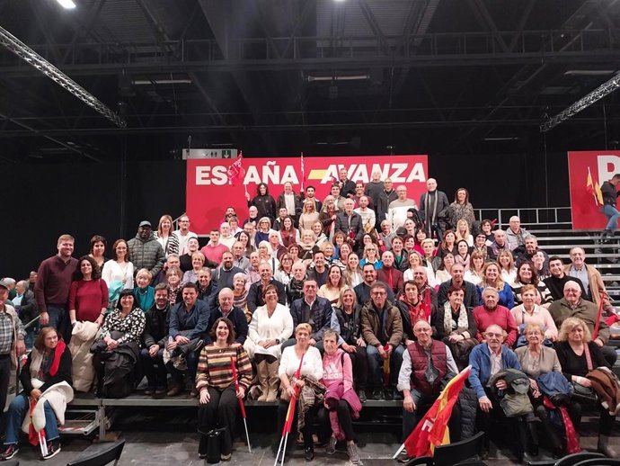 Un total de 150 socialistas altoaragoneses participan en el acto del PSOE en Madrid.