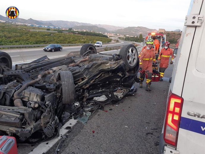 Vehículo accidentado en la AP-7