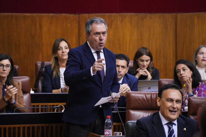 El secretario general del PSOE-A, Juan Espadas, en una foto de archivo en el Pleno del Parlamento andaluz.