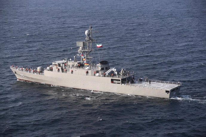Archivo - Un destructor de la Armada de Irán durante unas maniobras conjuntas con Rusia y China en el océano Índico (archivo)