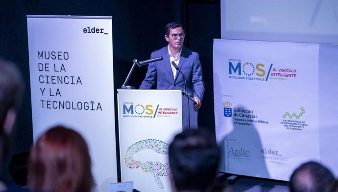 Archivo - El vicepresidente y consejero de Obras Públicas y Transportes del Gobierno de Canarias, Pablo Rodríguez