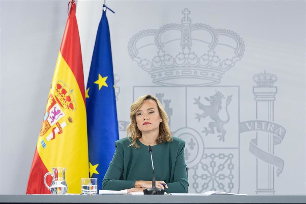 La portavoz del gobierno y ministra de Educación, Formación Profesional y Deportes, Pilar Alegría, ofrece una rueda de prensa posterior a la reunión del Consejo de Ministros, en el Palacio de la Moncloa, a 22 de noviembre de 2023, en Madrid (España).