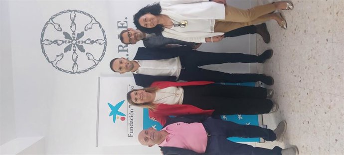 Fundación "la Caixa" dona 2.000 euros a ARLE para contribuir en la lucha contra la dependencia del consumo de alcohol.