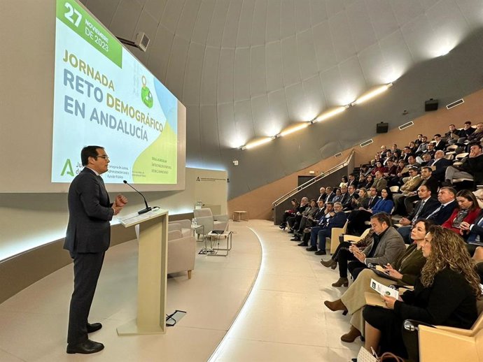 El consejero de Justicia, Administración Local y Función Pública, José Antonio Nieto, en el Instituto Andaluz de Administración Pública (IAAP).