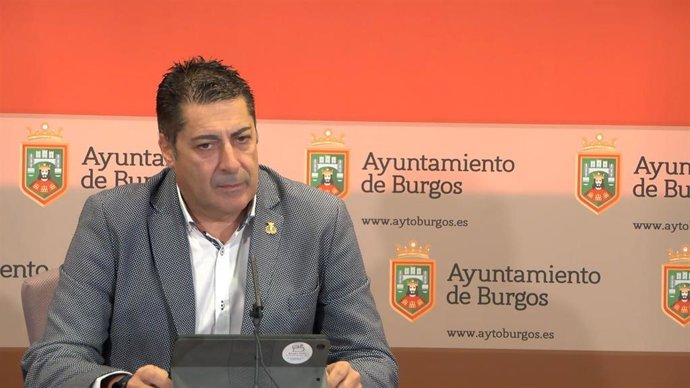 El concejal de Comercio, Raúl Martínez, en rueda de prensa.