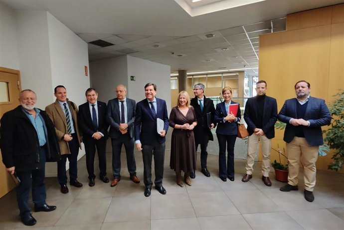 En el centro, Fernández Carriedo preside el comité de seguimiento del Plan Soria.