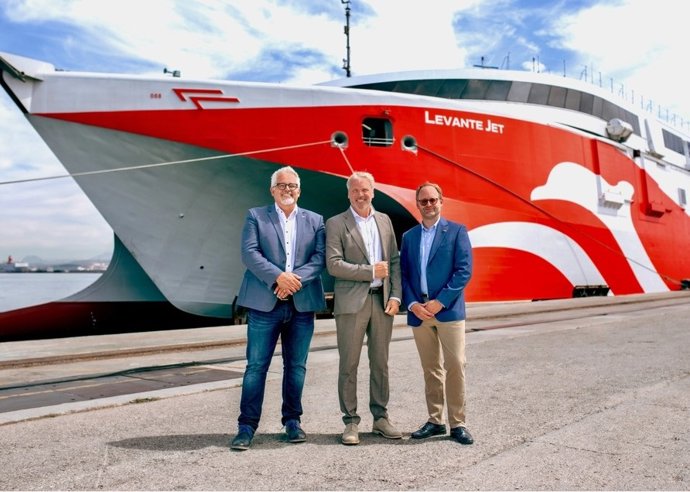 Archivo - La naviera FRS, que conecta España y Marruecos, anuncia la venta de su filial española a la danesa DFDS