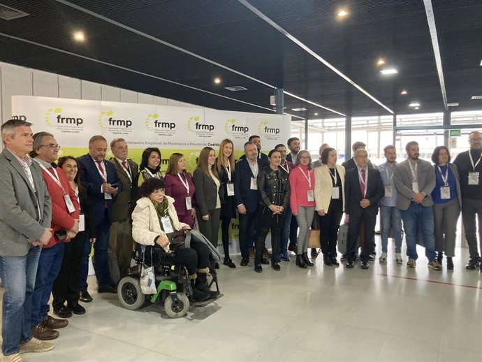 Delegación socialista que participa en la Asamblea de la FRMP.