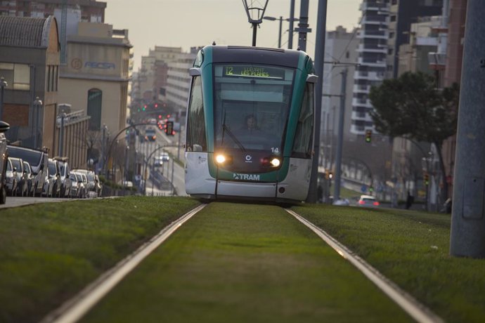 Archivo - Imatge d'un tramvia al Trambaix